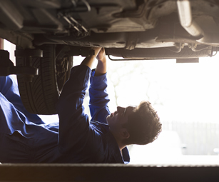A mechanic fixing a car followign a breakdown. Talk to CSW Insurance Brokers to arrange breakdown insurance cover today.